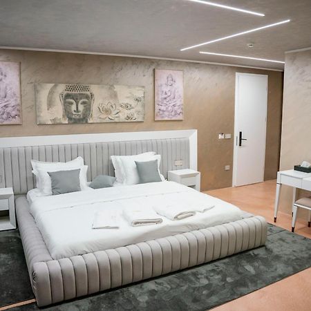 Hotel Pernoca ดูร์เรส ภายนอก รูปภาพ