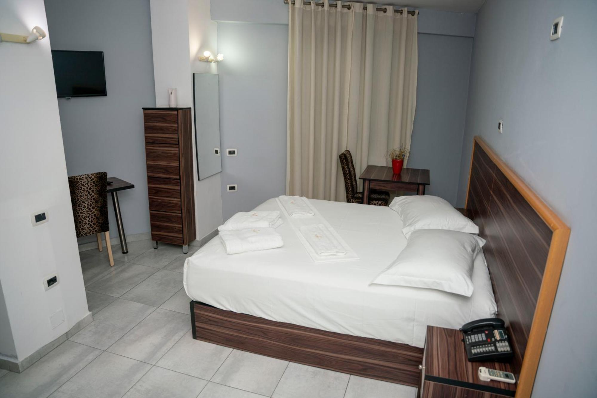 Hotel Pernoca ดูร์เรส ภายนอก รูปภาพ