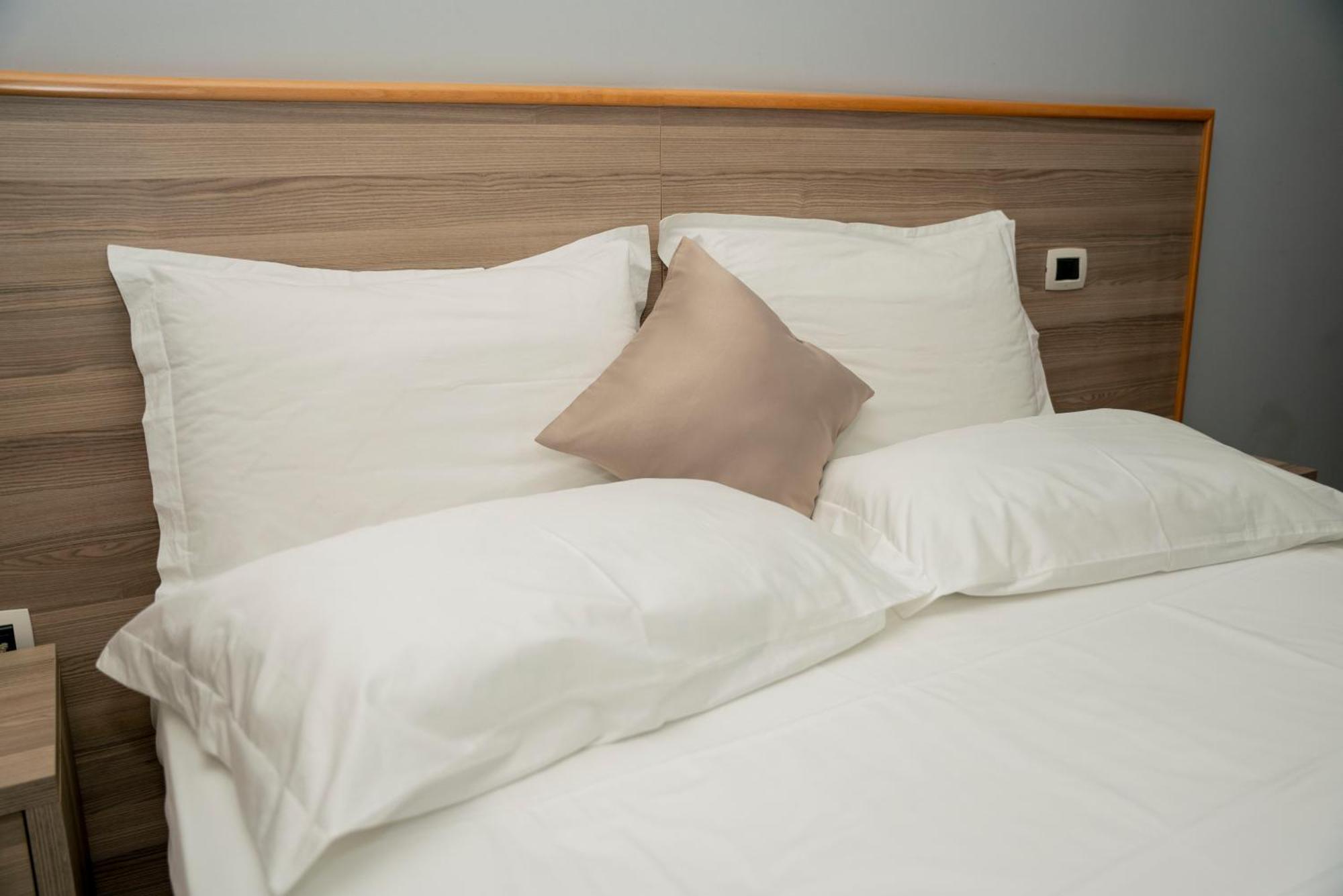 Hotel Pernoca ดูร์เรส ภายนอก รูปภาพ