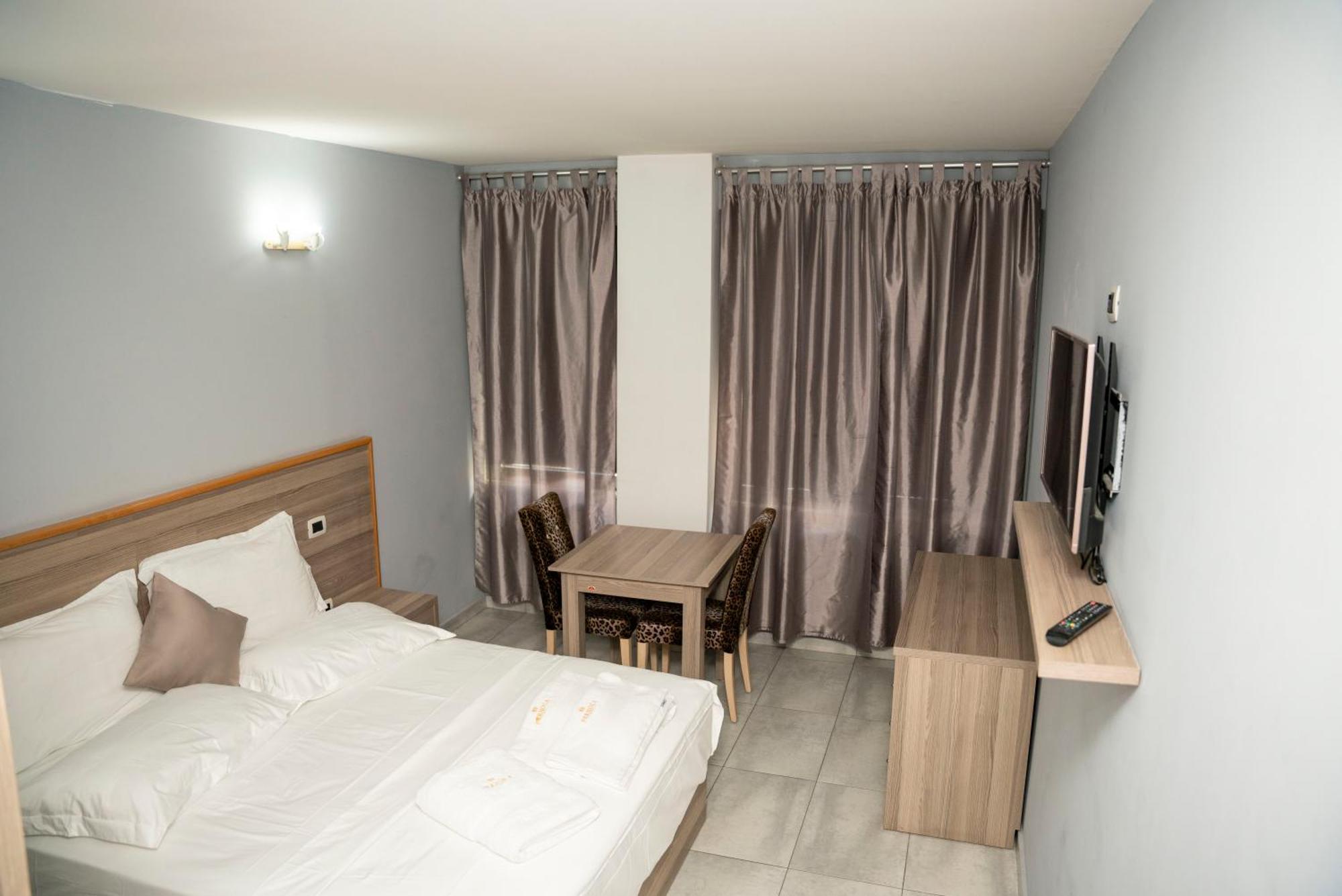 Hotel Pernoca ดูร์เรส ภายนอก รูปภาพ
