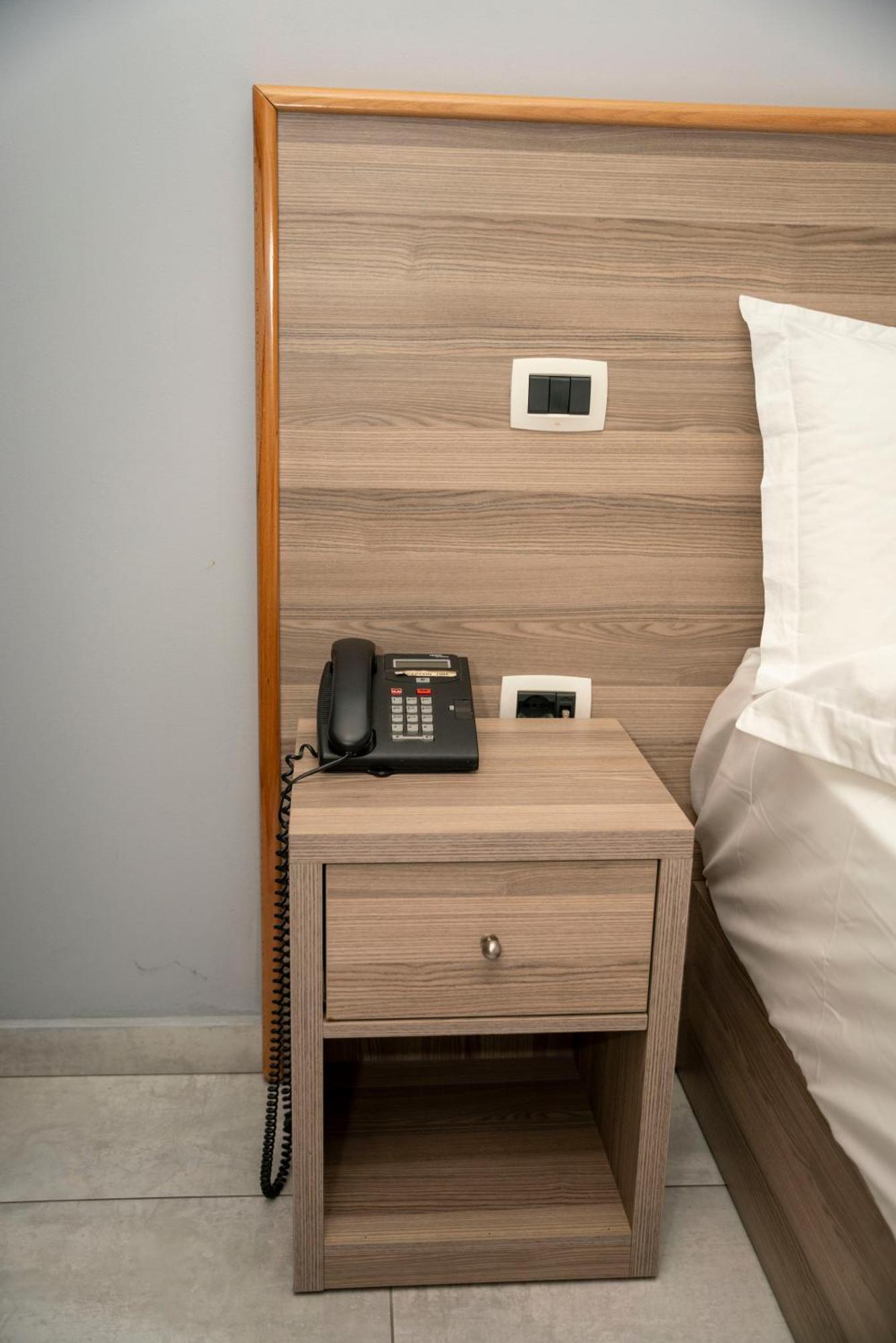 Hotel Pernoca ดูร์เรส ภายนอก รูปภาพ