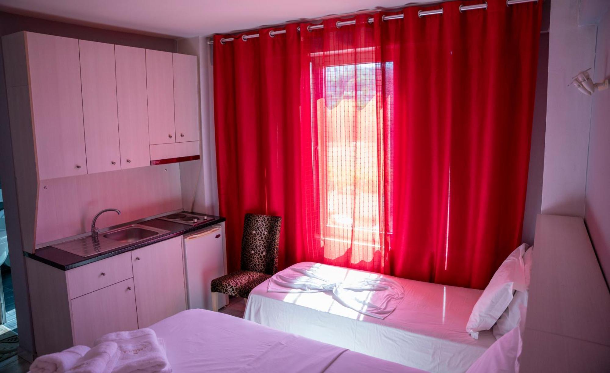 Hotel Pernoca ดูร์เรส ภายนอก รูปภาพ